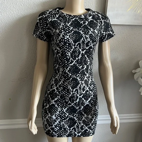 AQUA Black White Mini Dress Size S - Picture 1 of 6